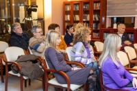 Laura Barna, „Frau Beta”