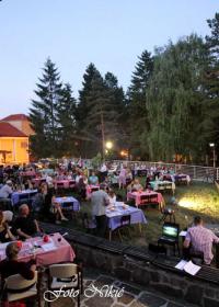 Осми Летњи улични ерски кабаре