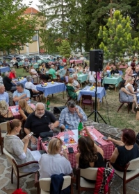 Летњи улични ерски кабаре