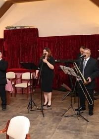 Letnji ulični erski kabare