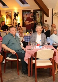 Letnji ulični erski kabare