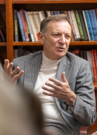 др Горан Милашиновић, аутор романа